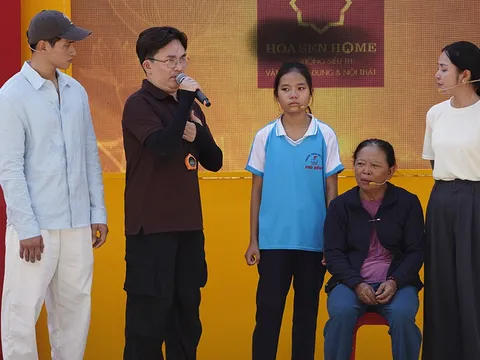 Đại Nghĩa bật khóc trước cô bé thiếu thốn tình cảm vì mất cha khi chưa ra đời, mẹ bỏ đi khi 6 tháng tuổi