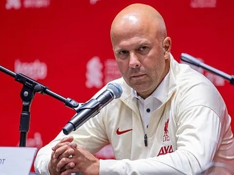 Arne Slot tiết lộ lý do loại Luis Diaz ở trận đấu với AC Milan
