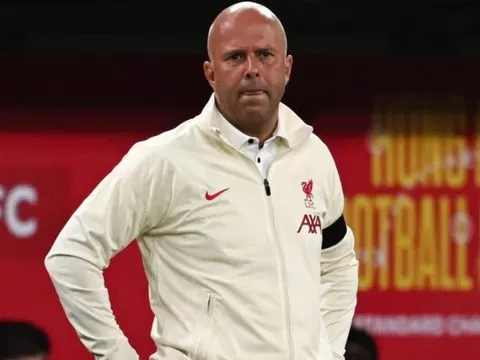 Gục ngã trước AC Milan, Liverpool bộc lộ điểm yếu chống phản công