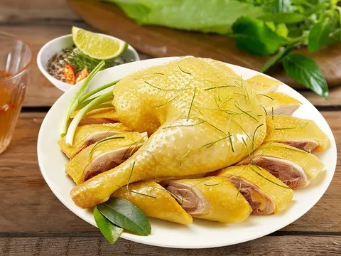 Luộc gà bằng nước lạnh vừa tanh vừa đỏ: Làm theo cách này vàng ươm, da giòn sần sật