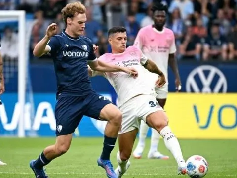 Ten Hag thắng trận đầu với Leverkusen
