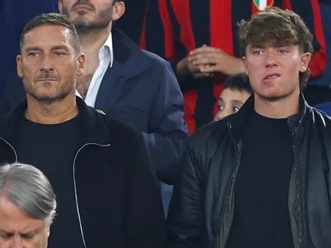 Con trai Francesco Totti giải nghệ ở tuổi 19