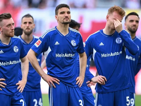 Bi kịch Schalke: Càng khủng hoảng, tình yêu càng bùng cháy
