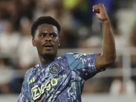 Gặp gỡ Jorrel Hato: Trụ cột trẻ Ajax trên đường đến Chelsea