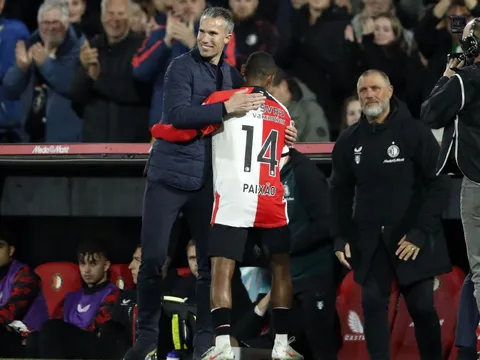 Vì sao học trò của Van Persie trở thành bản hợp đồng đắt giá nhất lịch sử Marseille?