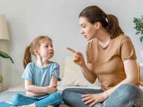 6 câu nói "độc hại" của cha mẹ rất độc hại khiến trẻ nghĩ chúng là gánh nặng, kìm hãm sự tự tin