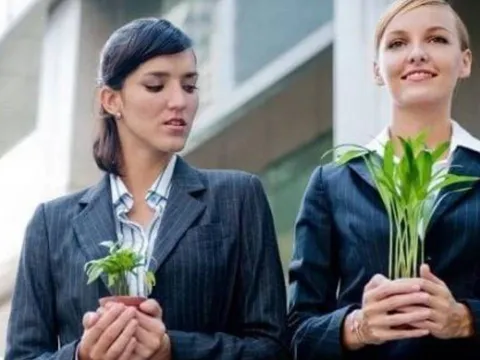 Ở tuổi 50 tôi mới hiểu: 3 kiểu bạn bè này còn độc hại hơn mẹ chồng – nàng dâu