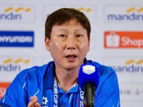 HLV Kim Sang-sik phủ nhận chiêu trò chai nước ở chung kết U23