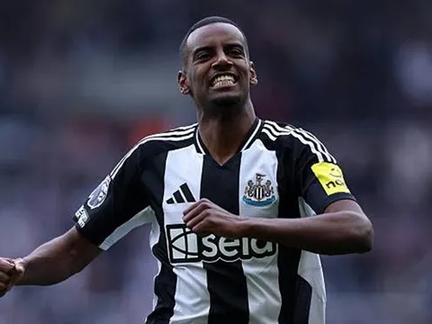 Thương vụ Isak: Sự kiêu ngạo của Liverpool và lời đáp trả từ Newcastle