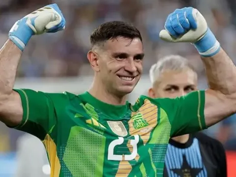 NÓNG! Villa từ chối đề nghị của MU dành cho Martinez