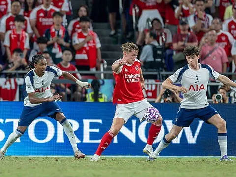 Gyokeres ra mắt, Arsenal thua sát nút Tottenham