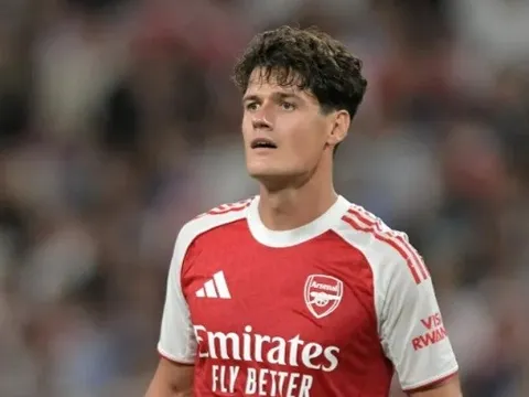 Thomas Frank gửi thông điệp tích cực đến Christian Norgaard