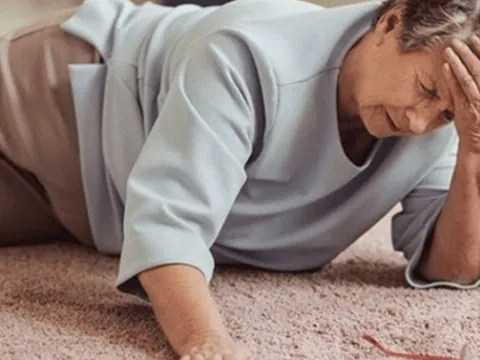 Cách sơ cứu người bị đột quỵ đúng cách: 2 sai lầm nguy hiểm nhiều người vẫn mắc phải