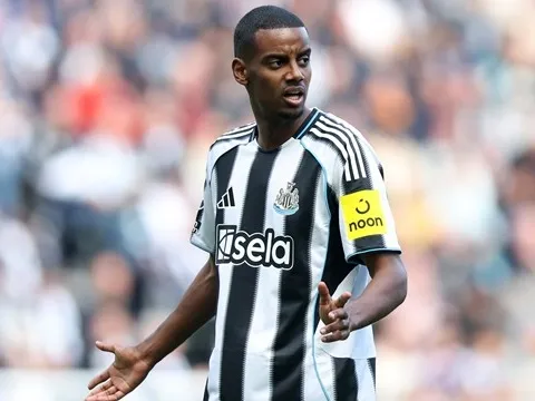 Vụ Alexander Isak: "Vấn đề khổng lồ" có thể phá nát mùa hè lịch sử của Newcastle