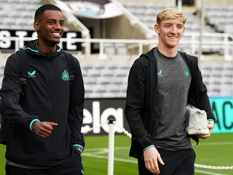 Isak nổi loạn, bỏ du đấu để ép Newcastle chuyển nhượng?