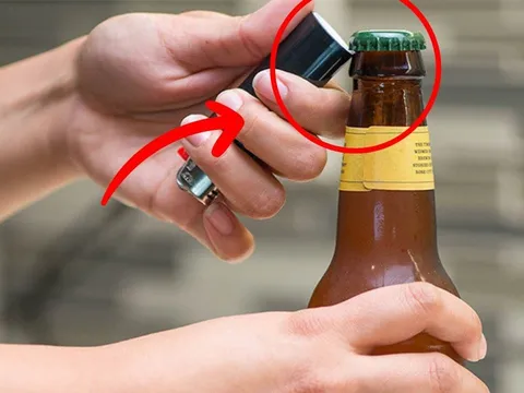 Nắm bia có 1 điểm nhỏ đụng vào là mở: Không cần dụng cụ, phụ nữ cũng làm dễ dàng