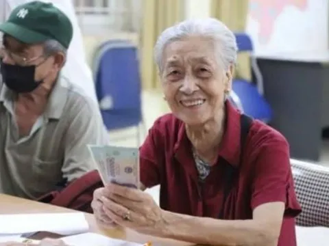 Sau 50 tuổi mới hiểu: Cha mẹ có lương hưu là 5 'phúc khí' vững chắc, con cháu đời sau hưởng trọn