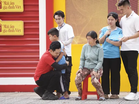 Huỳnh Lập, Tiến Linh trích tiền túi tặng các em nhỏ có hoàn cảnh khó khăn