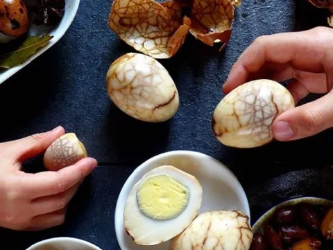  Vì sao nên luộc trứng với nước trà? Hiểu đúng lợi ích và lưu ý khi áp dụng