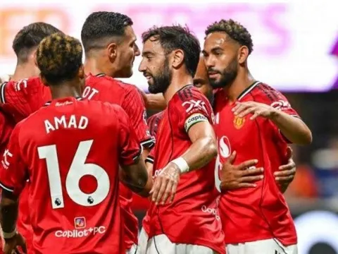 Amorim ủng hộ Fernandes chỉ trích màn trình diễn của MU