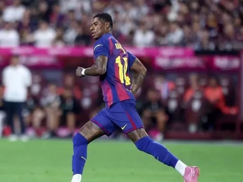 Rashford có bàn đầu tiên cho Barcelona