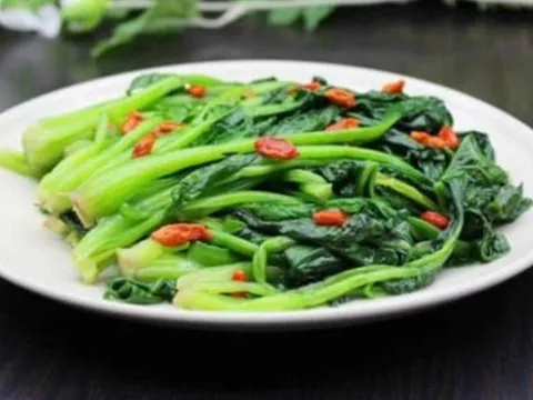 Loại rau chứa vitamin K gấp 60 lần trứng vịt, cực bổ dưỡng, nay thành đặc sản nhà hàng cao cấp