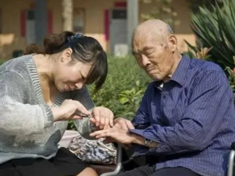 Sau khi nghỉ hưu, đừng vội tiết lộ lương hưu! Hãy trả lời bằng 3 câu này để tránh soi mói và ghen tỵ