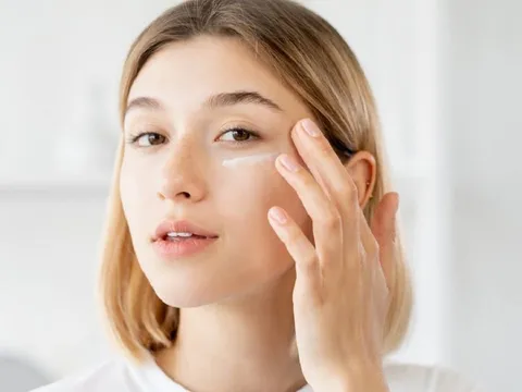 Sự khác nhau giữa kem dưỡng ẩm ban ngày và ban đêm, nàng nên biết để chăm sóc da hoàn hảo nhất