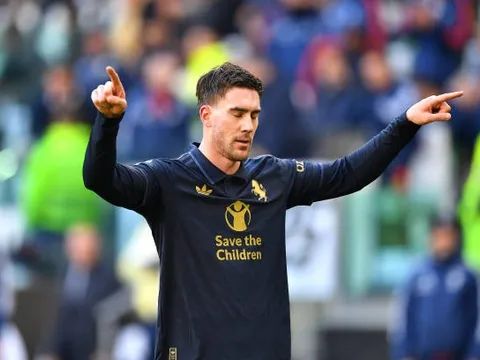 NÓNG: Lại được "chào hàng", Man Utd có câu trả lời cho Vlahovic