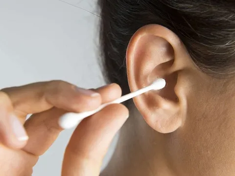 8 hậu quả đáng sợ của thói quen thích ngoáy tai, hãy bỏ ngay