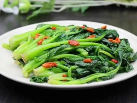 Loại rau chứa vitamin K gấp 60 lần trứng vịt: Bổ toàn thân, thành đặc sản được nhà hàng săn đón