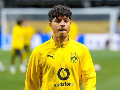 Ayman Azhil - Từ tài năng bị Leverkusen ruồng bỏ đến "viên ngọc quý" của Dortmund
