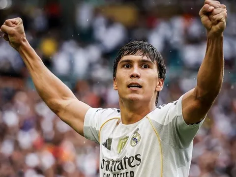 Real Madrid “trói chân” Gonzalo Garcia, trao áo số 9 huyền thoại