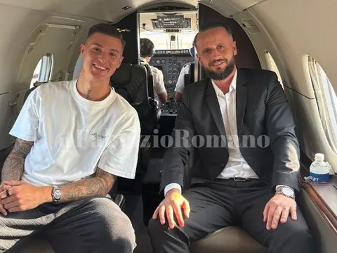 NÓNG! Sesko đáp chuyến bay tới Manchester, MU sắp có “số 9” mới