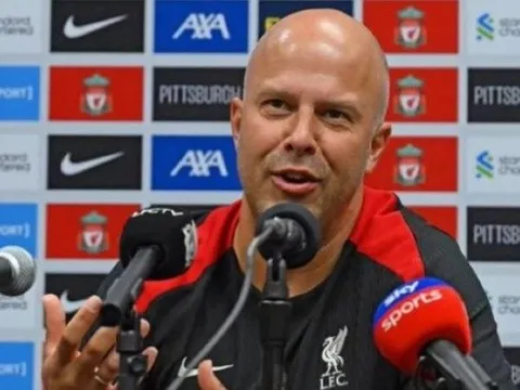 HLV Slot trấn an CĐV Liverpool về hàng thủ