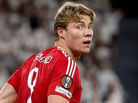 NÓNG: Hojlund quyết "cố đấm ăn xôi" với Man Utd