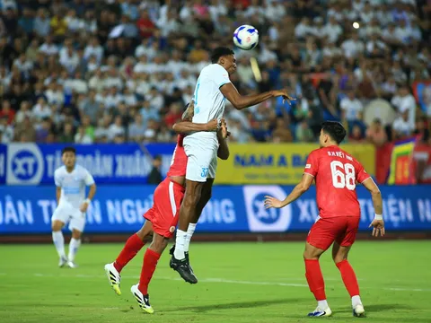 Nam Định 2-3 CAHN: Màn rượt đuổi nghẹt thở; VAR từ chối phạt đền