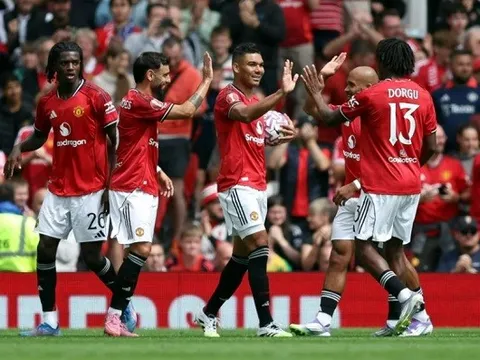Manchester United tiến bộ rõ rệt sau trận giao hữu với Fiorentina