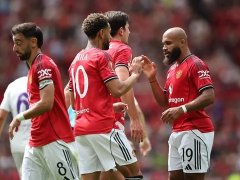 Mbeumo ra mắt Old Trafford đầy ấn tượng: Nhanh như chớp, chuyền như đặt