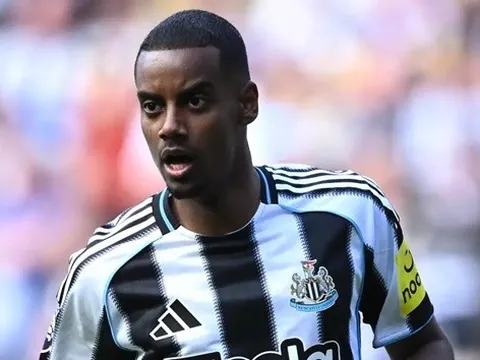 Nội bộ Newcastle "dậy sóng": Isak tức giận khi bị ép ở lại