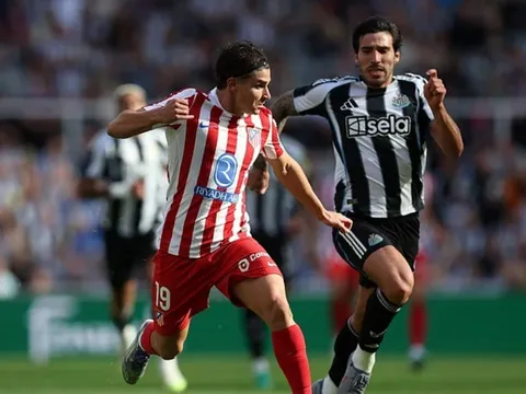 Isak vắng mặt, Newcastle gục ngã trước Atletico Madrid