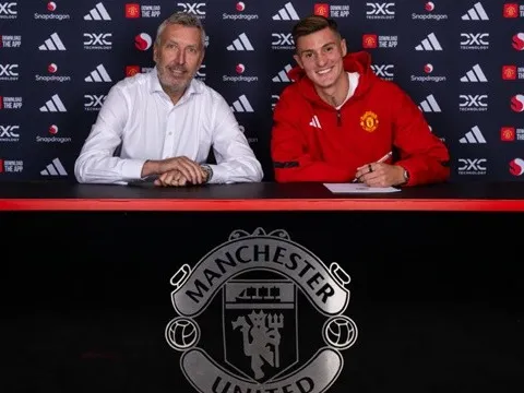 Newcastle cay đắng, trả 78 triệu bảng vẫn mất Sesko vào tay Man Utd