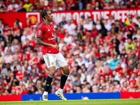 Leny Yoro: Từ "triển vọng" đến biểu tượng cho sự trỗi dậy của Man United