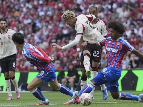 2 tân binh Liverpool ghi dấu ấn đậm nét trước Crystal Palace