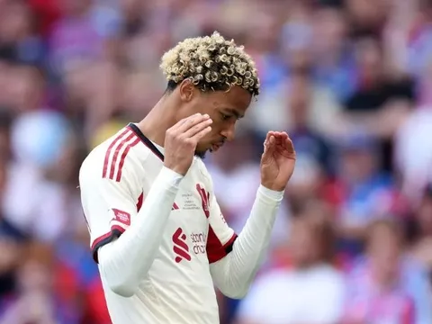Ghi bàn cho Liverpool, Ekitike gửi thông điệp liên quan đến Isak