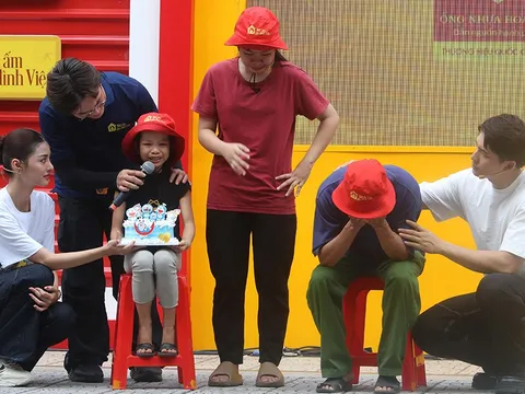 Mái ấm gia đình Viêt: Người cha bật khóc khi con gái 8 tuổi mắc bệnh tim bẩm sinh được tổ chức sinh nhật