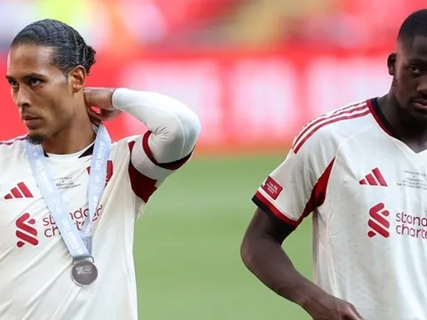 Liverpool hỗn loạn trước mùa giải mới: Thua Siêu cúp, Van Dijk sa sút và nỗi lo từ Arne Slot