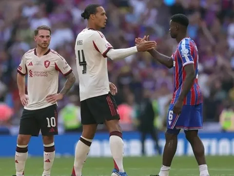 Ekitike ghi bàn, Van Dijk nói gì về hàng công mới của Liverpool?