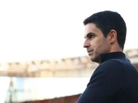 Arteta định hình Arsenal bằng cánh phải, bóng chết và Gyokeres