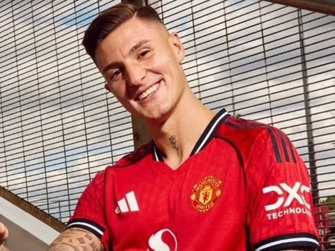 Benjamin Sesko phá vỡ im lặng, tiết lộ bầu không khí đặc biệt tại Man Utd